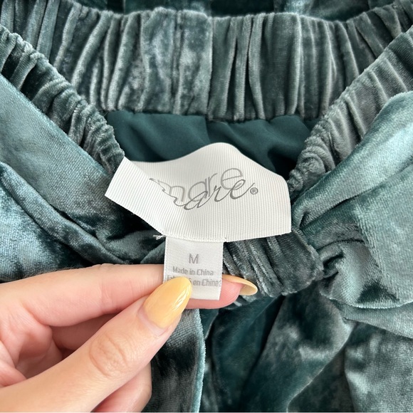 Elegant Velvet Off-Shoulder Top - Picture 5 of 6